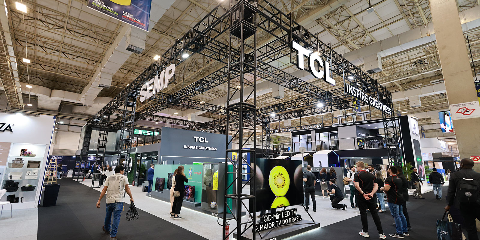 TCL anuncia entrada na categoria de monitores gamer e apresenta dois novos modelos de condicionadores de ar